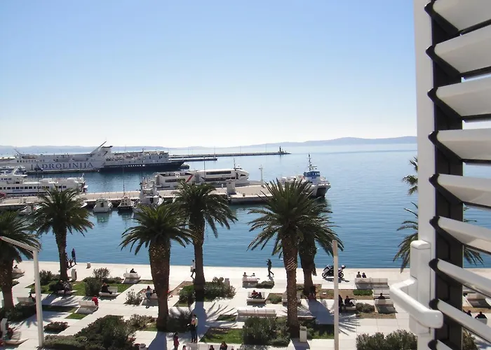 Πανσιόν Old Town 3*