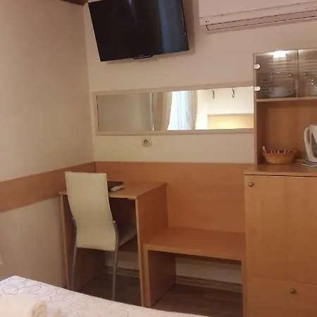 Πανσιόν Old Town 3*